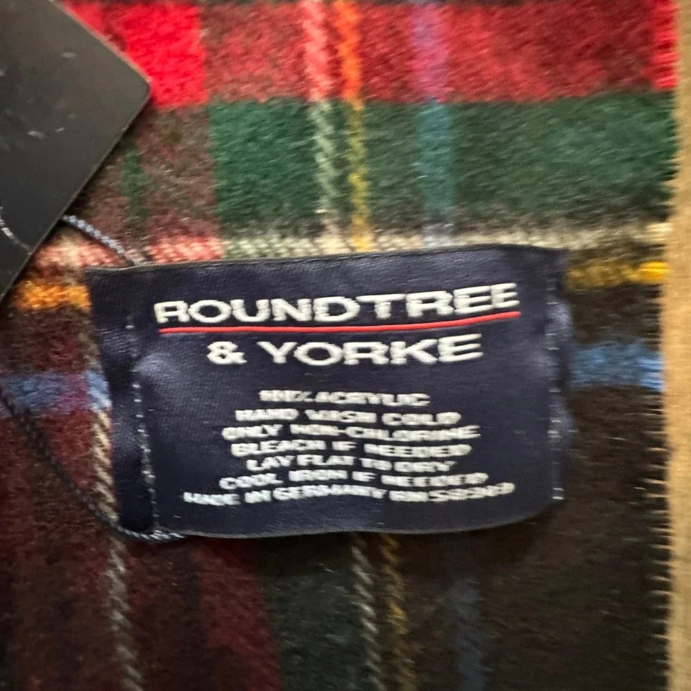 Roundtree & Yorke Plaid Scarf Black‎ Red Green Blue Fringe Acrylic